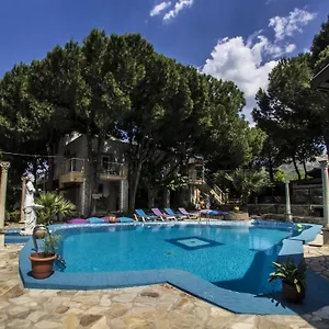 Atillas Getaway Hotel
